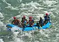 El balsismo es uno de los deportes de aventura que se pueden practicar en el río Sarapiquí debido a sus secciones de rápidos.