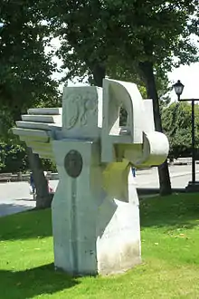 Monumento a Ramón Pérez de Ayala (1980)