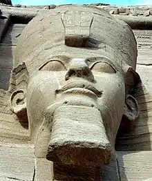 Ramsés II en la entrada al templo de Abu Simbel.