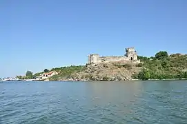 Ruinas ahora reconstruidas en parte de la fortaleza de Ram