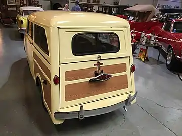 Vista trasera de un Crosley Station Wagon