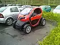 Renault Twizy comparado con un coche mediano.