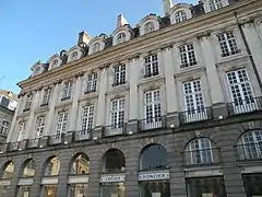 Edificio en la place du Parlement-de-Bretagne,construido en Rennes después del incendio de 1720.