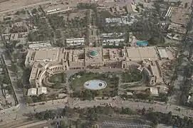 Palacio Republicano de Bagdad. Centro del poder de Sadam Hussein, se convirtió también en el centro de la "Zona Verde", preferente para la ocupación estadounidense.