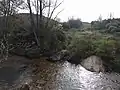 Restos del antiguo puente de Llastres en Valdavido