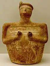 Ritón con forma de mujer, del 2300-2200 a. C., Museo Arqueológico de Heraclión.