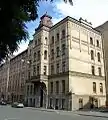 Edificio en la calle Tērbatas 86 (junto con F. Scheefel), Riga. (1900).