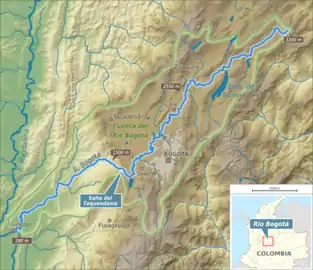 El río Teusacá desemboca en el río Bogotá, justo al norte de la marca de 2550 m