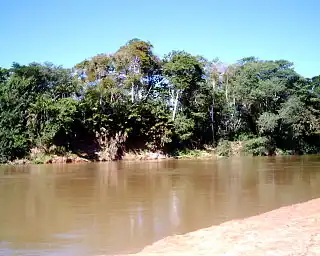 El río Mearim en el pueblo de Santa Cantídia Pedreiras, Maranhão.