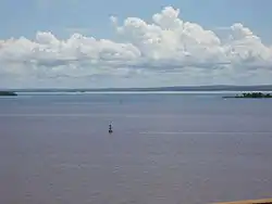 Lago de la fábrica hidroeléctrica Engenheiro Sérgio Motta, en el río Paraná, entre los estados de Mato Grosso del Sur y São Paulo.