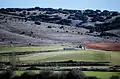 Ermita de San Juan. Vista panorámica desde el llano. Al fondo La Raposera y Peña Redonda.