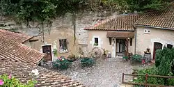 Casa Cueva en Rocheménier (Francia).