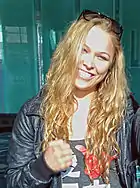 Ronda Rousey, luchadora nacida el 1 de febrero de 1987.