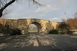 La puerta de maratón en la vista exterior