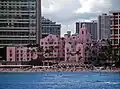 El Royal Hawaiian, visto desde el mar