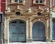 Portales del Hôtel de Lagorrée. El de la derecha está fechado a finales del siglo XVI, el de la izquierda a principios del siglo XVII.