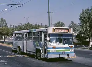 Autobús de la ruta 100 en Tláhuac.