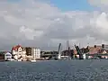 Vista del puerto con el puente levadizo