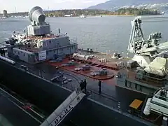 Una vista cercana de los tubos SAM S-300 PMU Favorit en la plataforma intermedia, Vancouver.