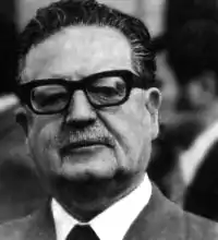 10. Salvador Allende1908–1973 Médico y político socialista. Electo como presidente de Chile, fue derrocado en 1973.