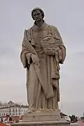 Estatua de San Vicente en el Mirador de Santa Lucía en Lisboa