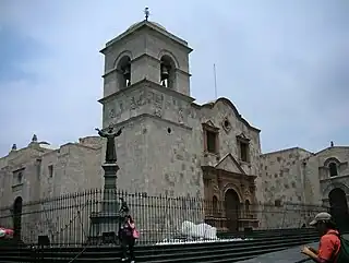 Iglesia de convento de San Francisco de Arequipa