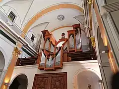 Órgano del coro, a los pies de la iglesia.