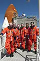 En el Centro Espacial Kennedy, durante la misión STS-134. De izquierda a derecha: Mark Kelly, Greg H. Johnson, Michael Fincke, Andrew Feustel, Roberto Vittori, y Greg Chamitoff.