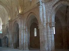 Arcos formeros de la iglesia del Monasterio de Sacramenia, Segovia.