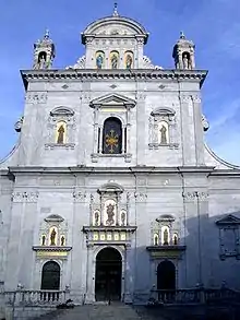 Fachada de la basílica