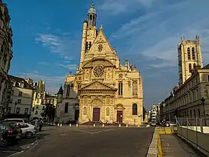 La iglesia de Saint-Étienne-du-Mont (1606-1621), de Claude Guérin, de estilo gótico manierista tardío