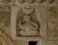 Puerta de los Muertos. Relieve de la Luna.