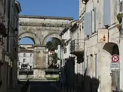 Vista del arco desde un cardo.