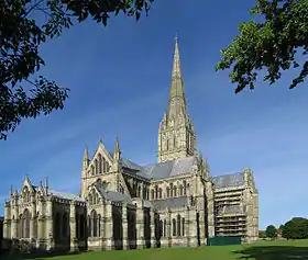 Catedral de Salisbury, construida en 1200-1275, es un magnífico ejemplo de la arquitectura gótica temprana (aparte de su torre y aguja del siglo XIV)