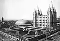 El tabernáculo junto al Templo de Salt Lake City en 1896