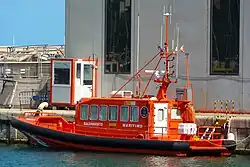 Embarcación de Salvamento Salvamar Polaris en el Puerto de Alicante, Alicante.