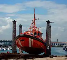 De nuevo la Salvamar Rigel, aquí en el varadero del Puerto de Santander (Cantabria).