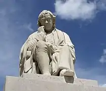 Estatua del Dr. Samuel Johnson en la Plaza del Mercado, Lichfield