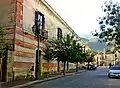 Calle Vittorio Emanuele, con el Palacio Ducal a izquierda y el Obelisco al fondo.