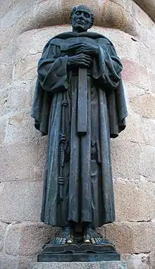 San Pedro de Alcántara situado a las puertas de la Concatedral de Santa María de Cáceres