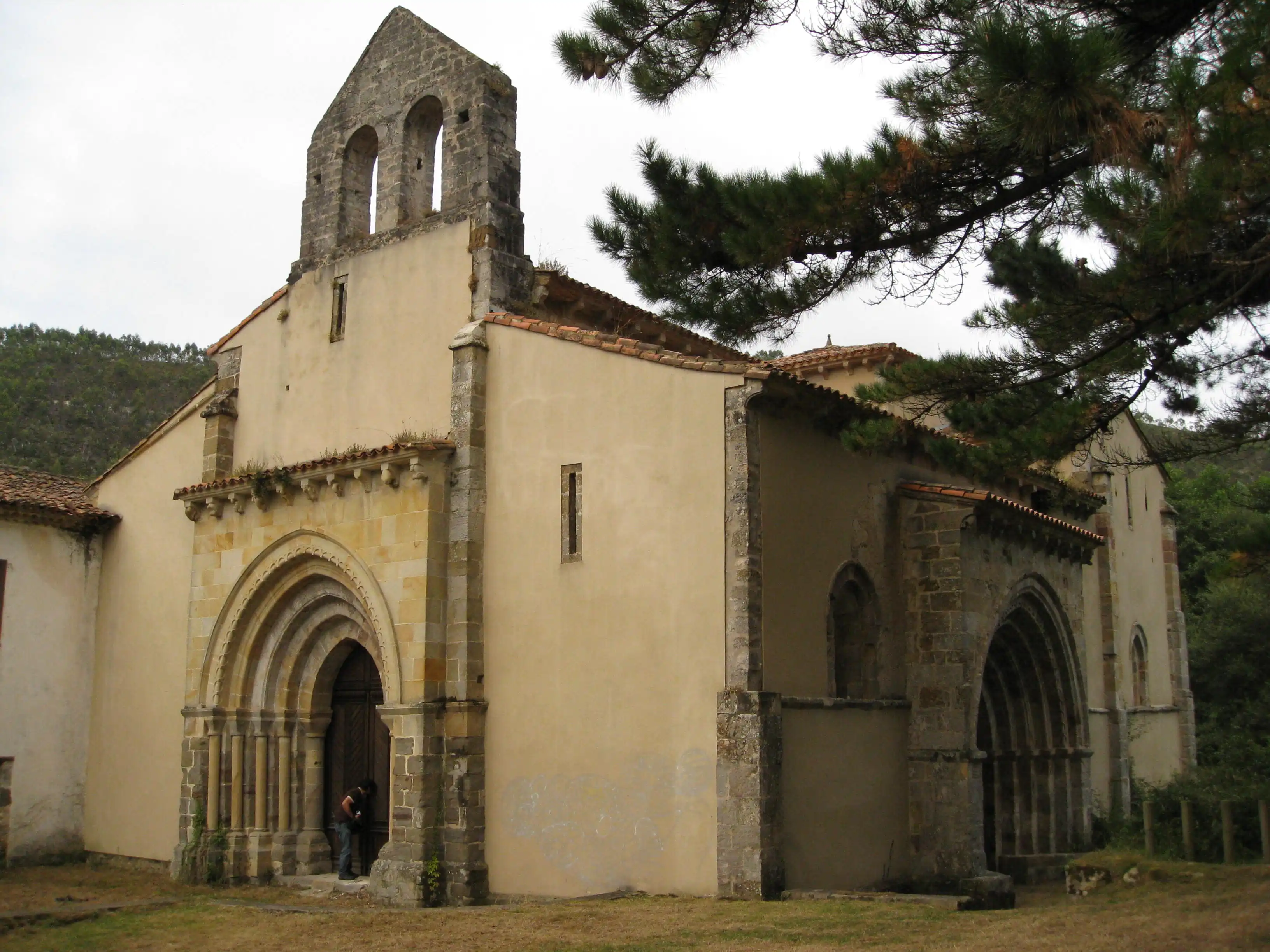 Iglesia de San Antolín (Bedón)