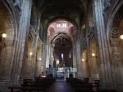 El interior.