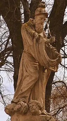 Estatua donada por Isabel II de España a la ciudad de Burgos, paseo del Espolón.