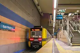 Tren dejando la estación San Pedrito