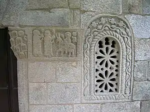 Celosía enmarcada en la Capilla de San Xes de Francelos (España).