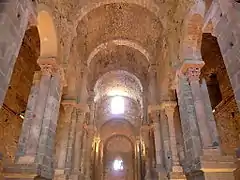 Nave de la iglesia del monasterio de Sant Pere de Roda (escuela de Poitou)