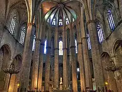 La basílica de Santa María del Mar representa el tipo más puro del gótico catalán, con grandeza arquitectónica, amplitud de espacios, paredes lisas y escasa decoración.