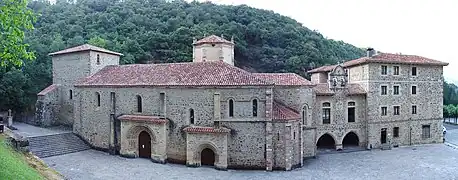 Vista panorámica del Monasterio de Santo Toribio de Liébana.