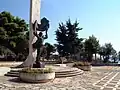 Partisanendenkmal an der Uferpromenade von Saranda