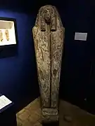 Antiguo sarcófago egipcio de Antinoe.
